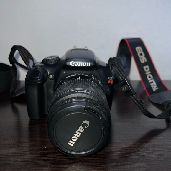 Canon EOS Rebel T3 - Picture 2 of 7